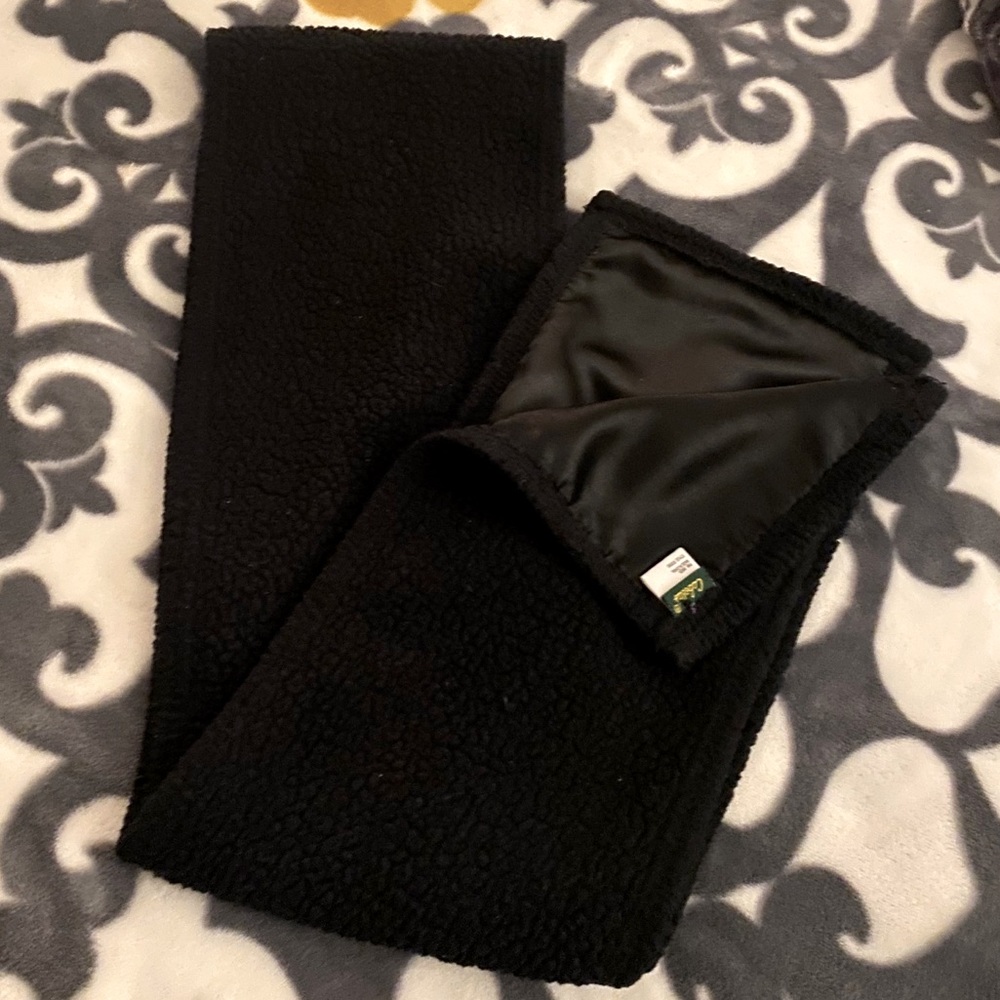 Cabela’s Black Fuzzy Scarf